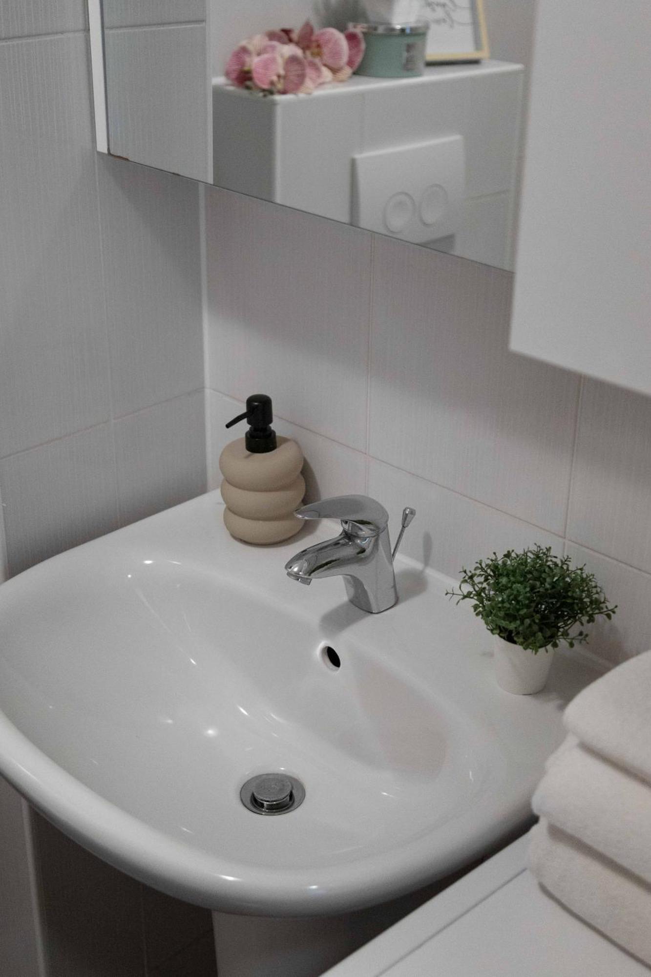Sunny 1Bdr With Balcony & Parking Apartment Zagreb Exterior photo